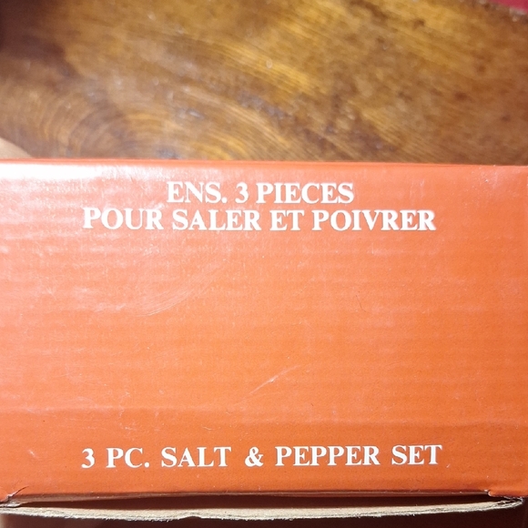 Handcrafted Ceramic Salt & Pepper Set - Picture 5 of 11